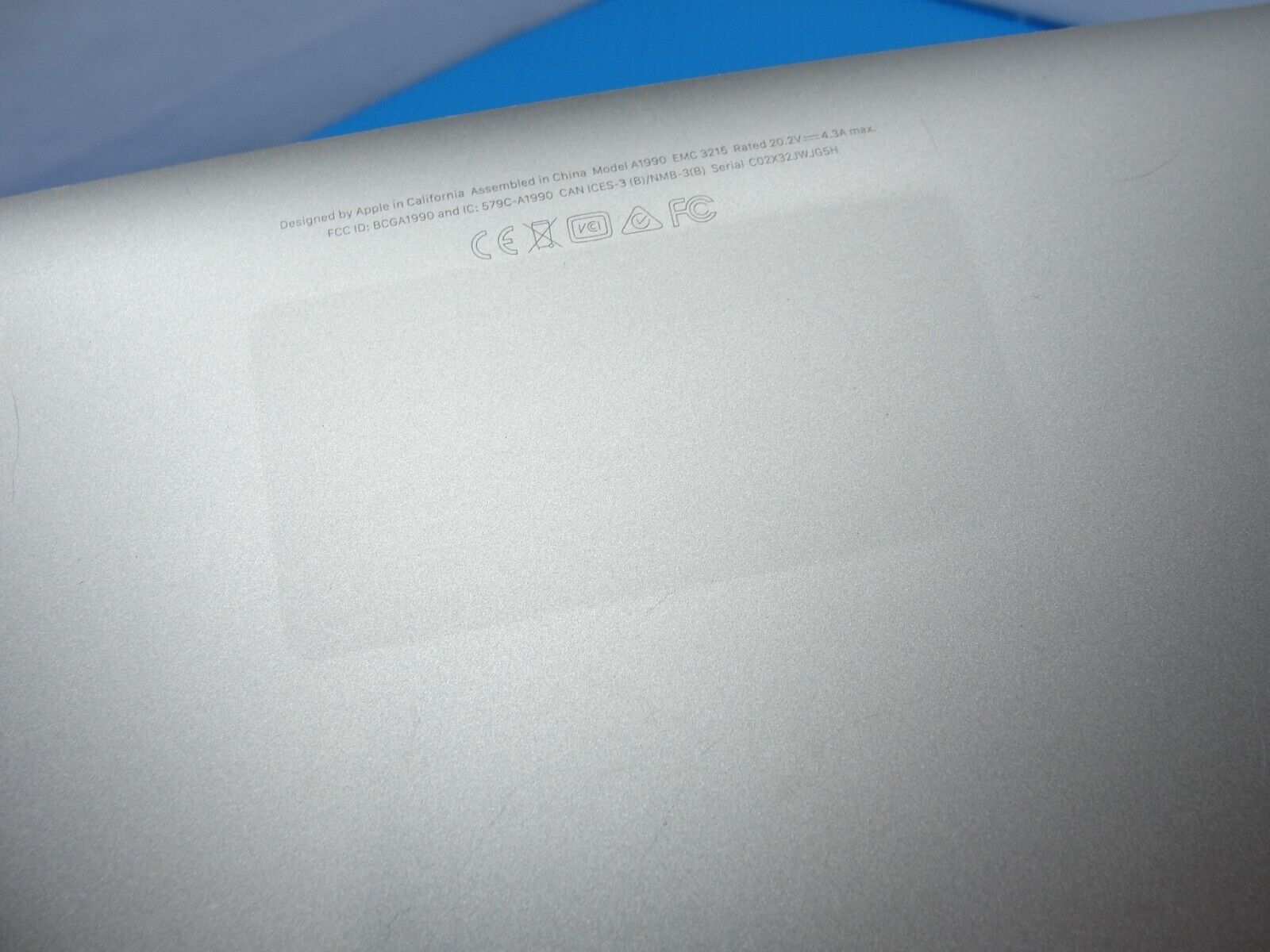 MacBook Pro A1990 15