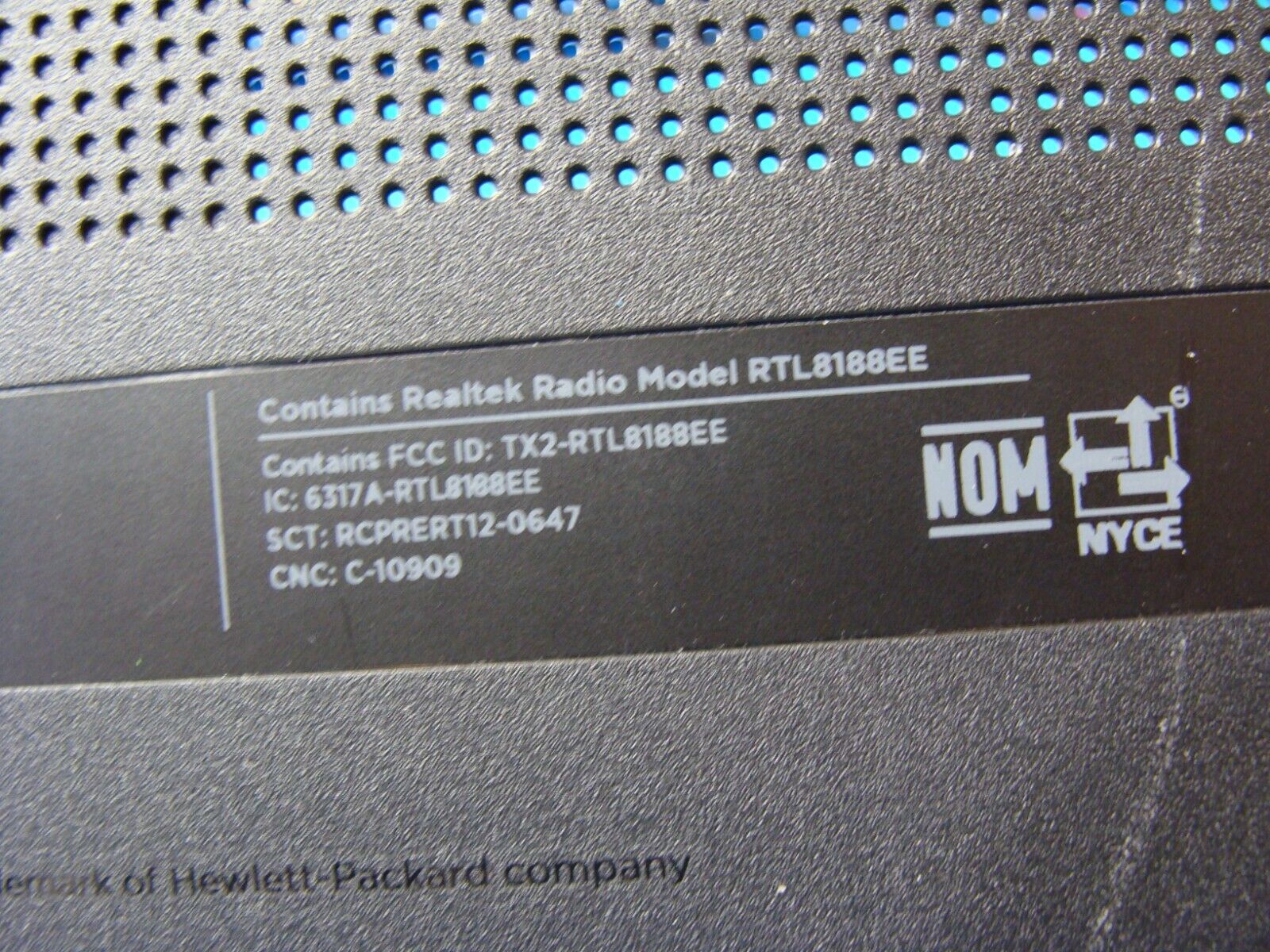 HP 15.6” 15-f305dx Genuine Bottom Case w/Cover Door Speakers EAU9600201A