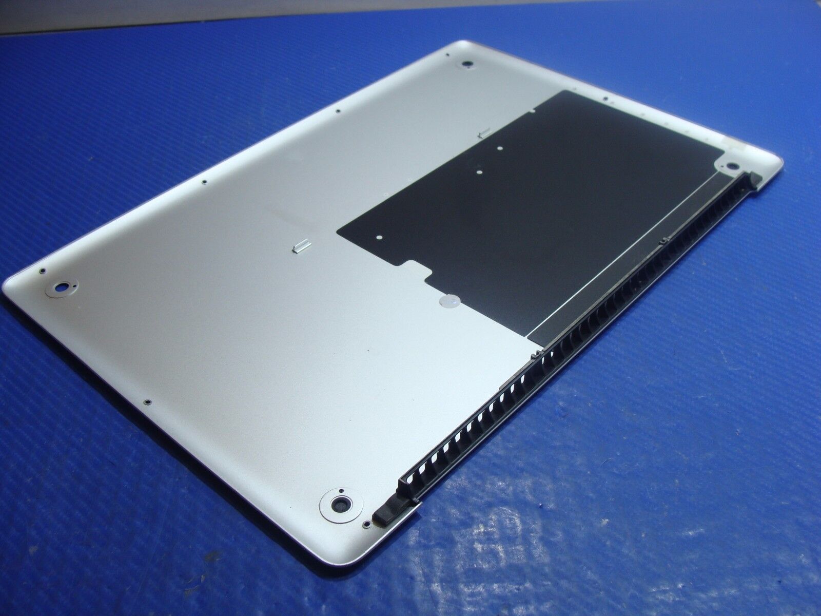 MacBook Pro 15 A1286 Mid 2009 MB985LL/A Genuine Bottom Case Silver 922-8710