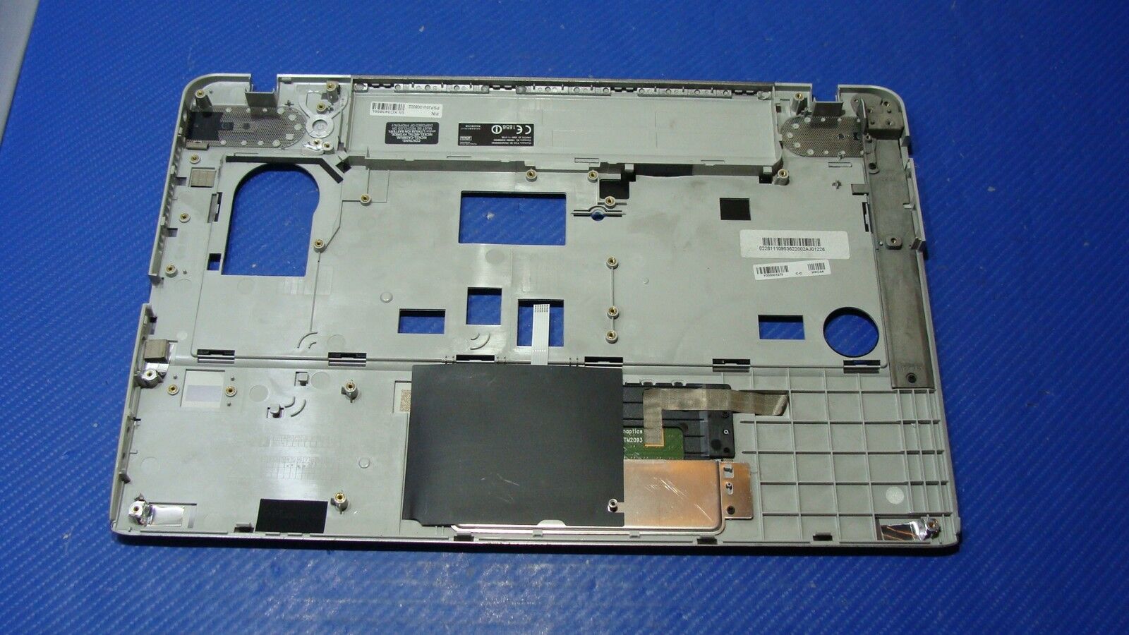 Toshiba Satellite 14 P845t-S4305 Genuine Laptop Palmrest w/TouchPad Y000001570