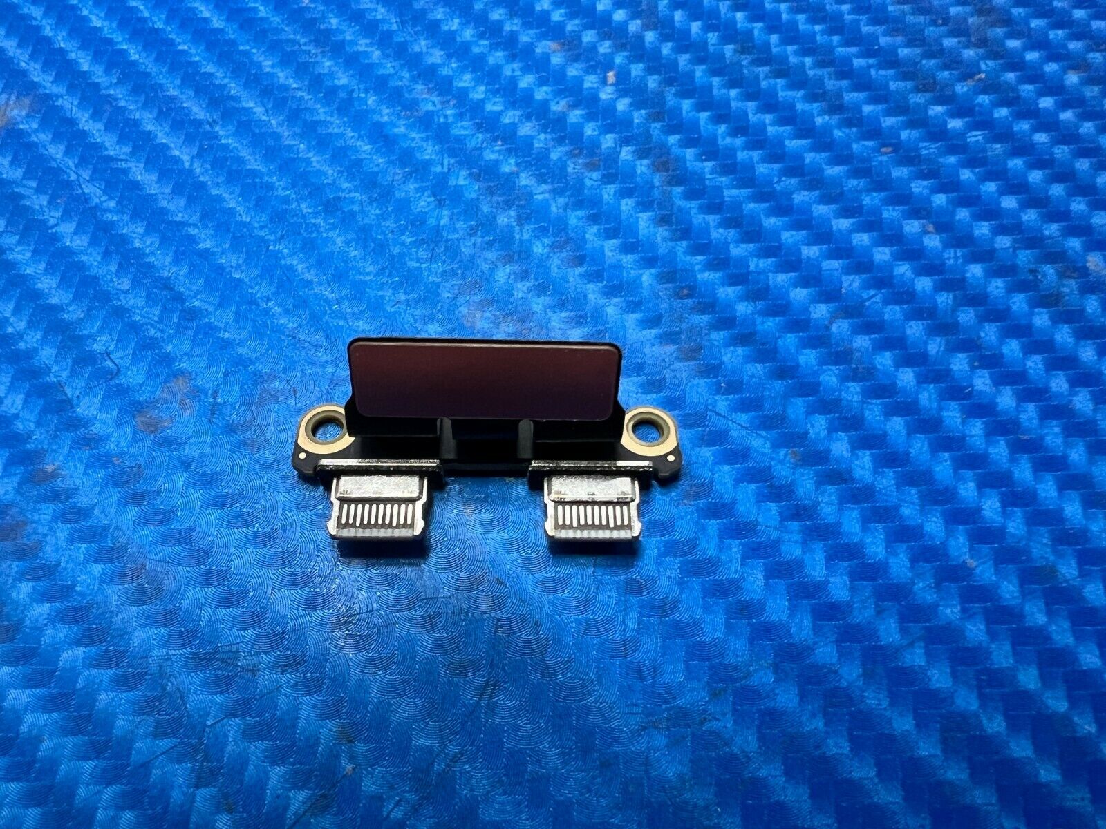 MacBook Pro A1990 15