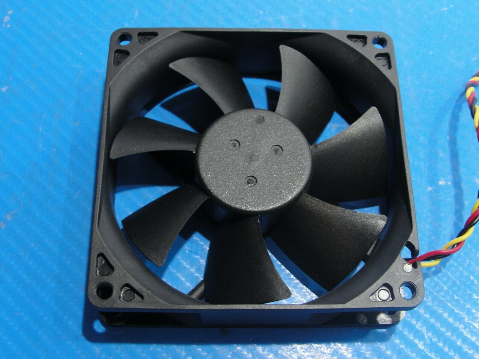Dell XPS 8700 Genuine Desktop Case Cooling Fan PVA092G12M RKC55 Dell