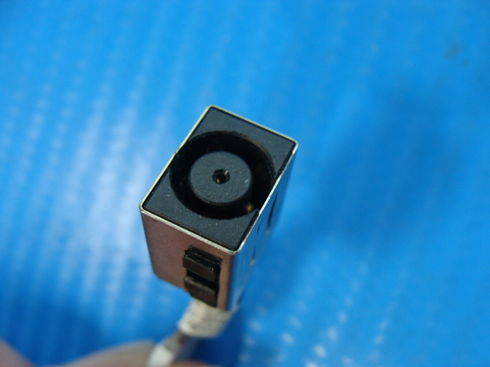 Dell Latitude 5590 15.6 Genuine DC in Power Jack w/Cable 98C6H DC30100YX00