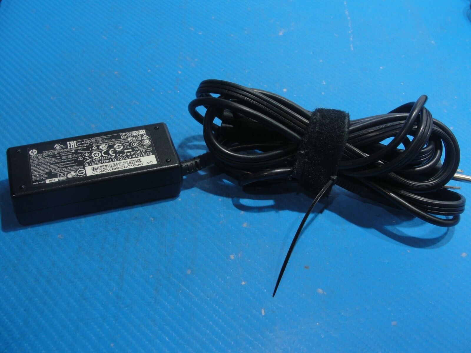 Genuine HP AC Adapter Power Charger 19.5V 2.31A 45W 744893-001 