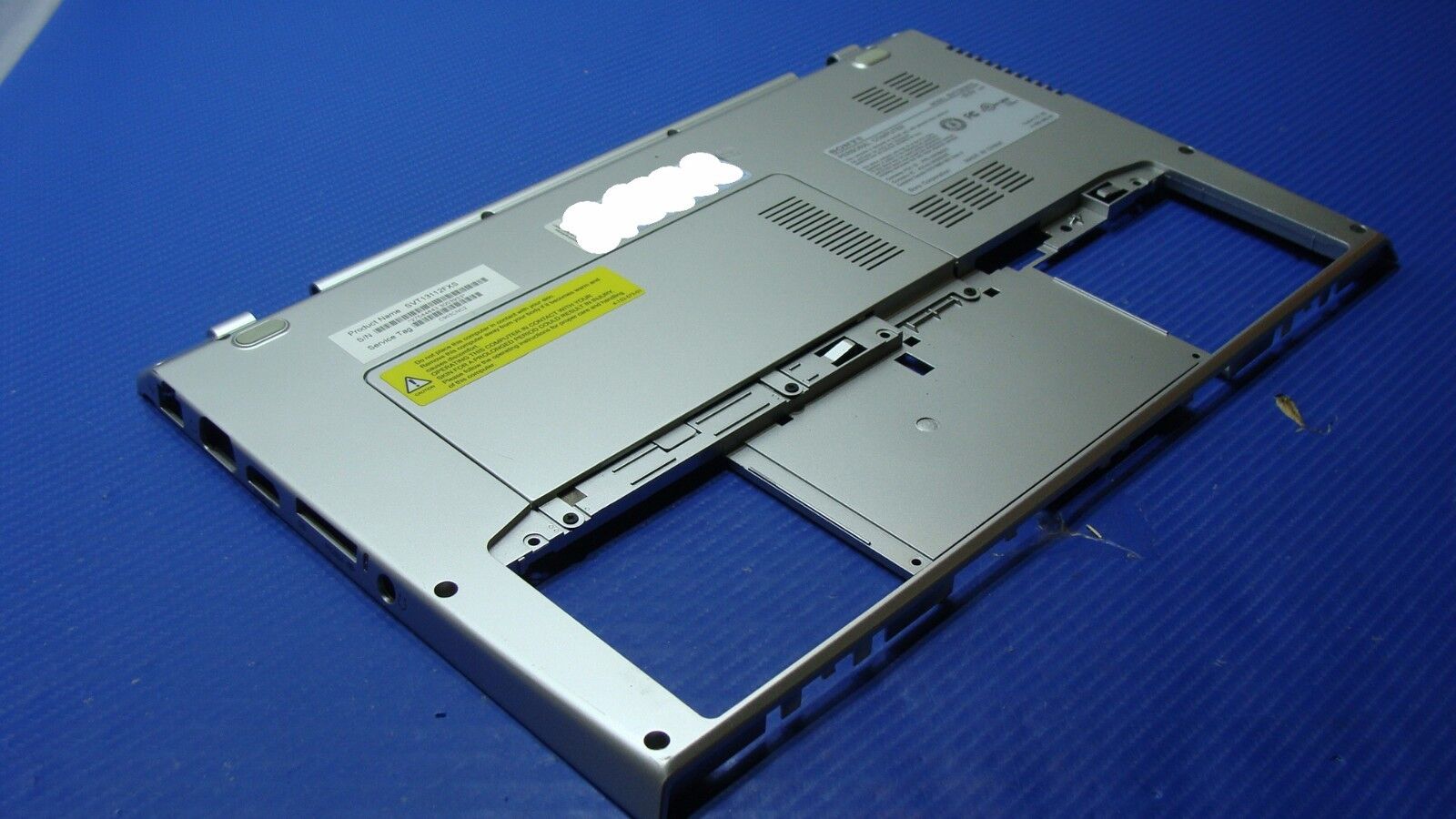Sony Vaio 13.3 SVT13112FXS Genuine Laptop Bottom Case Silver 60.4UJ02.002