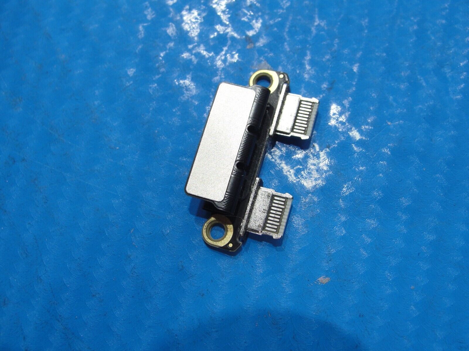 MacBook Pro A1990 15