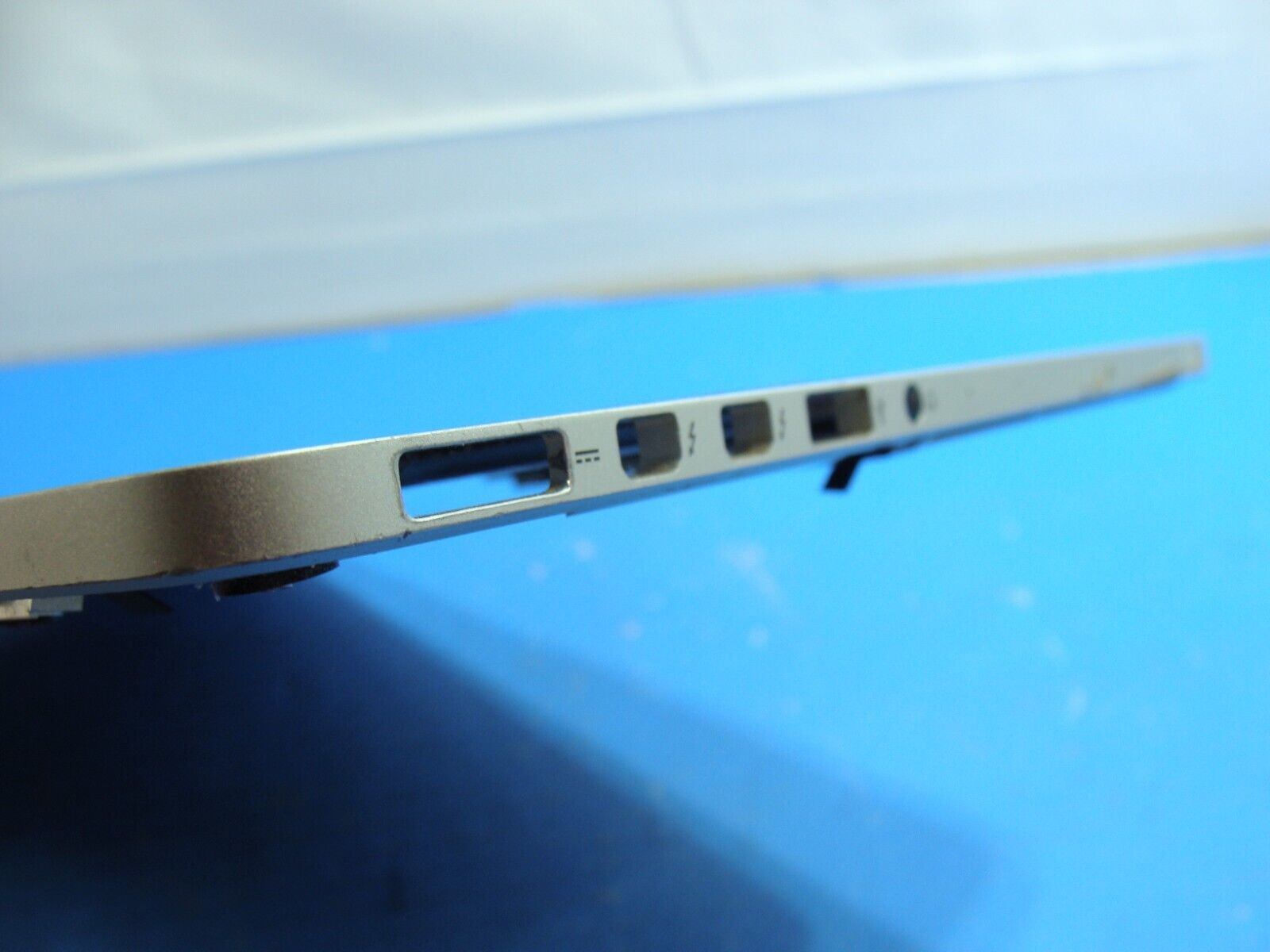 MacBook Pro A1502 13 Mid 2014 MGX72LL/A Top Case w/Keyboard Silver 661-8154