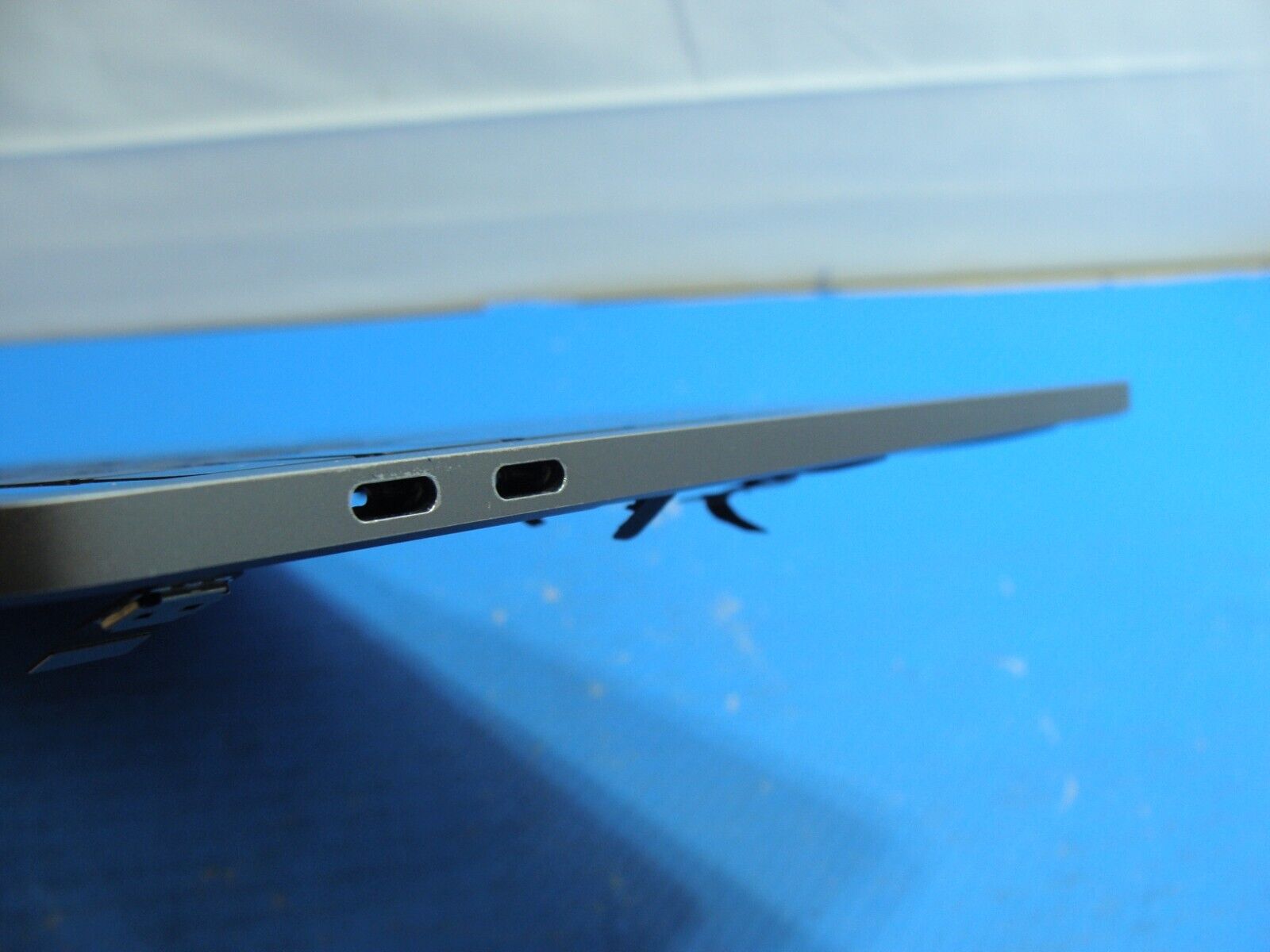 MacBook Pro A1706 13 2016 MNQF2LL/A Top Case w/Battery Space Gray 661-05333