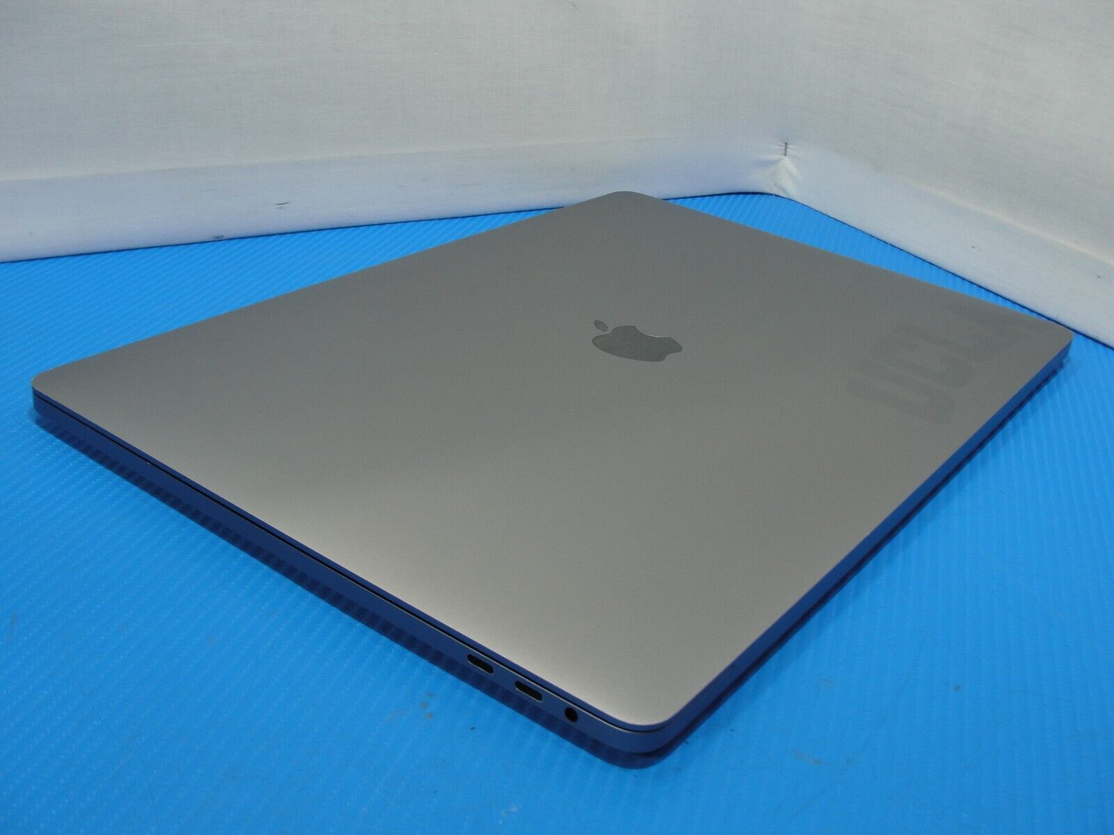 Apple MacBook Pro 16 2019 A2141 i7-9750H 16GB 512GB Radeon Pro 5300M MVVL2LL/A