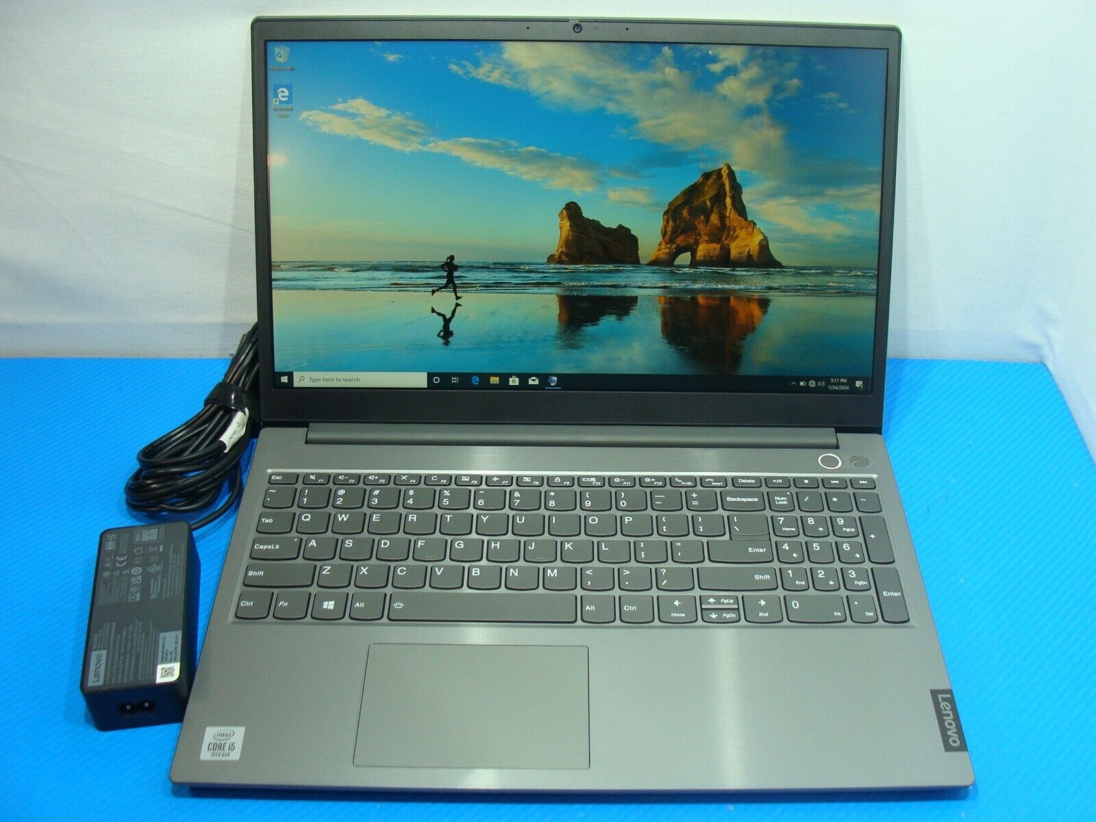 6 cycles Lenovo ThinkBook 15-IML 15.6FHD i5 10th Gen 1.6GHz 8GB 256GB +Charger