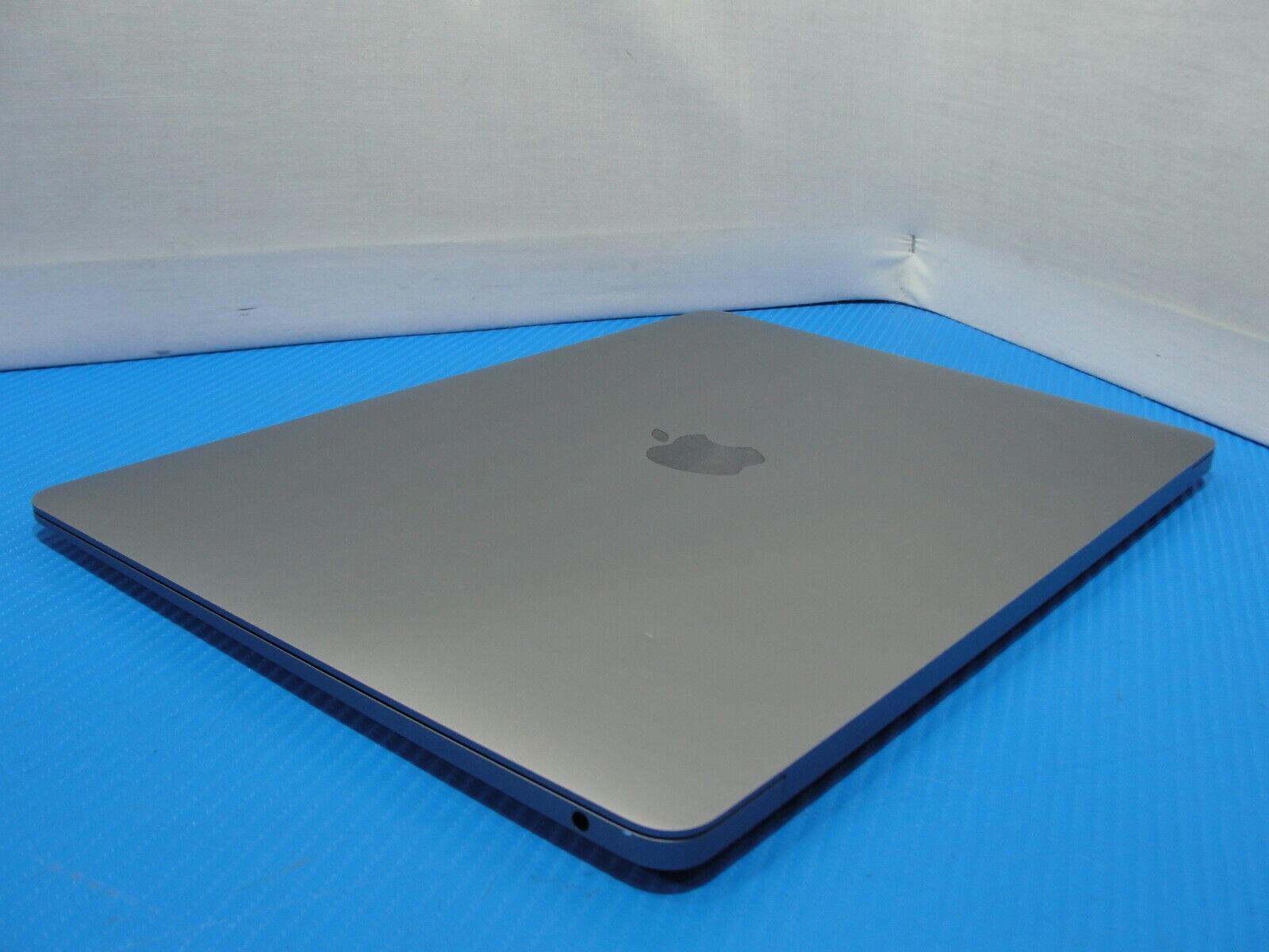 Apple MacBook Air 13 2020 A2179 i3-1000NG4 8GB 256GB SSD 124 cycles! Iris Plus