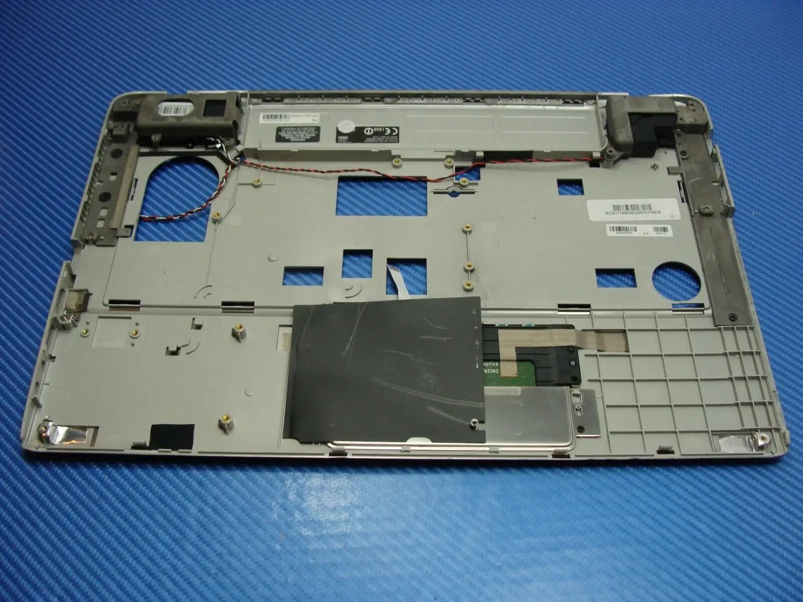 Toshiba Satellite 14 P845t-S4102 Genuine Laptop Palmrest w/Touchpad Y000001570