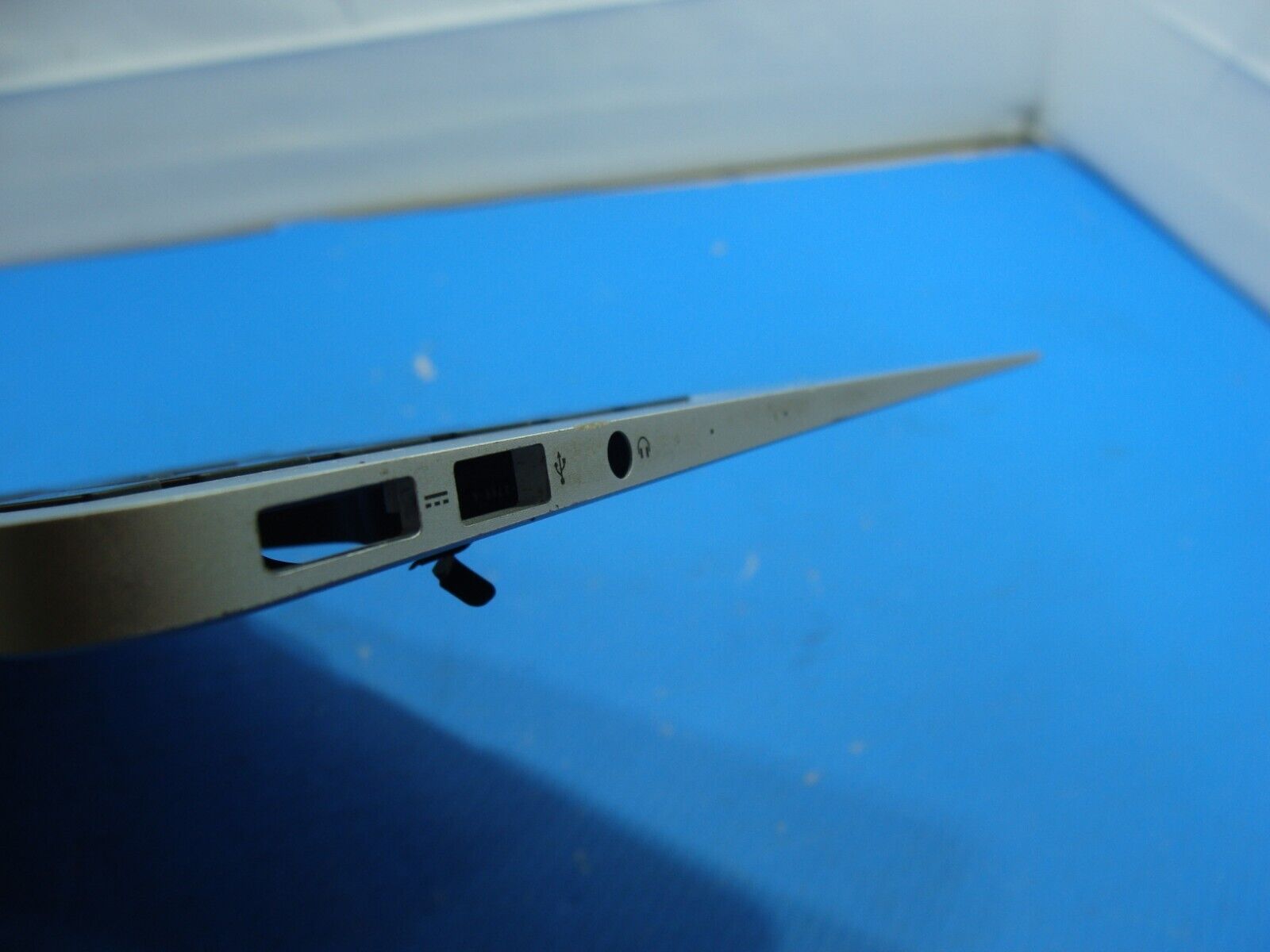 MacBook Air A1466 2017 MQD32LL/A 13