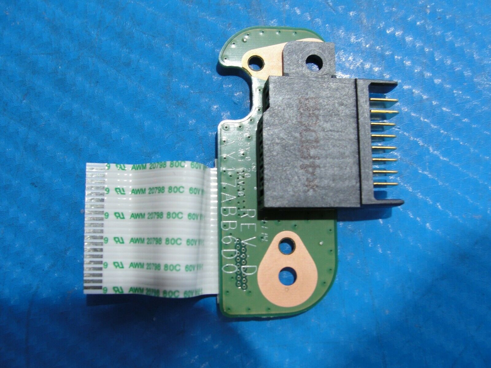 HP Envy m7-k111dx 17.3