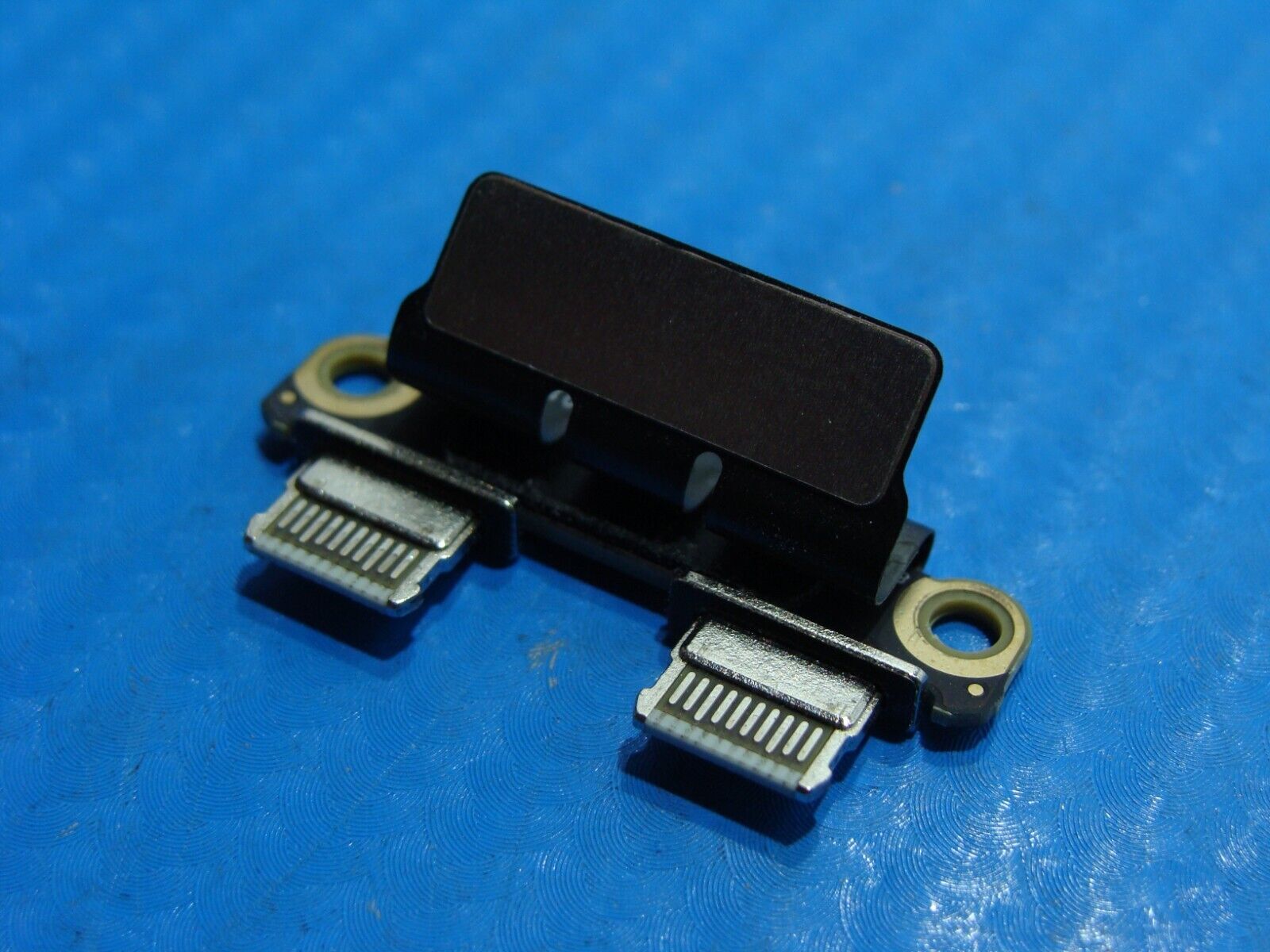 MacBook Pro A1990 15