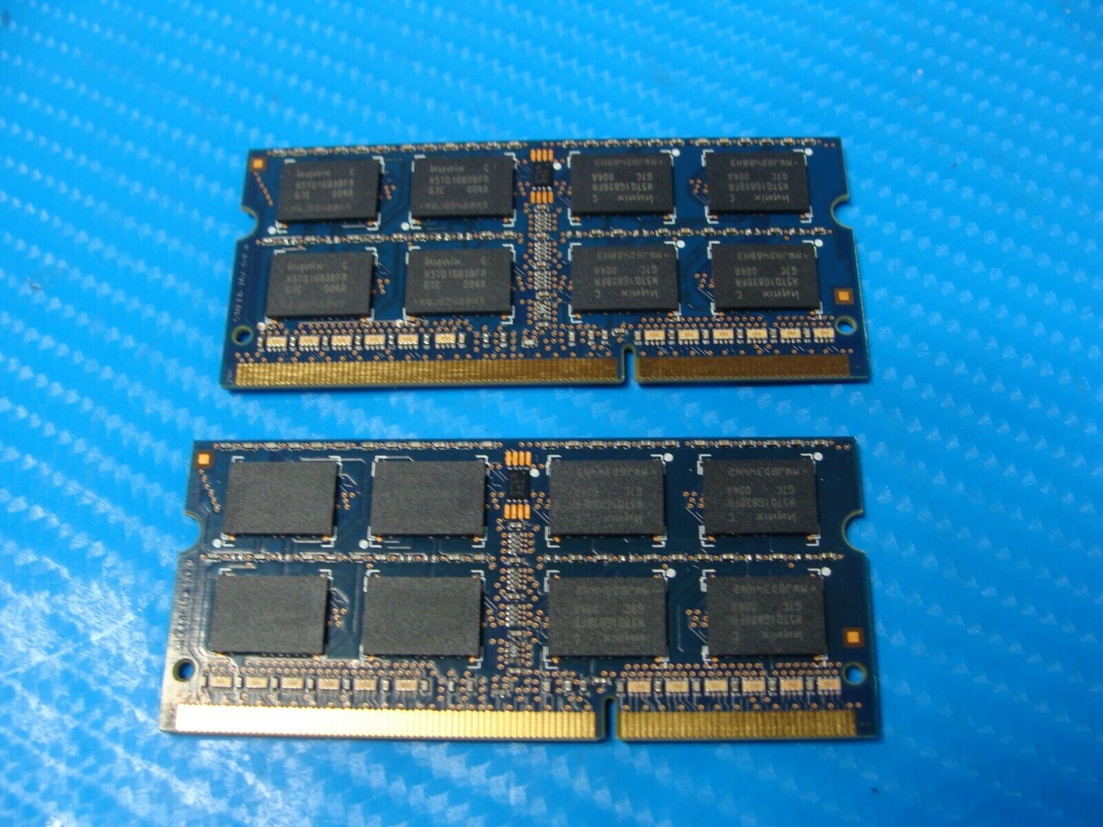 Apple A1297 Hynix 4GB (2x2GB) 2Rx8 PC3-8500S SO-DIMM Memory RAM HMT125S6BFR8C-G7 Hynix