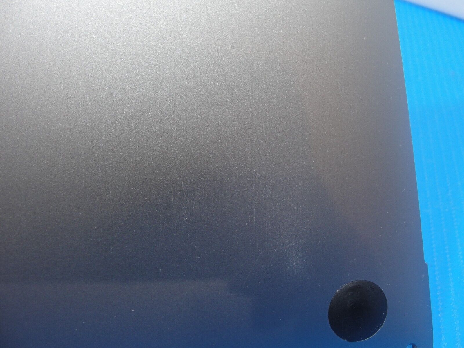 MacBook Pro A1990 15