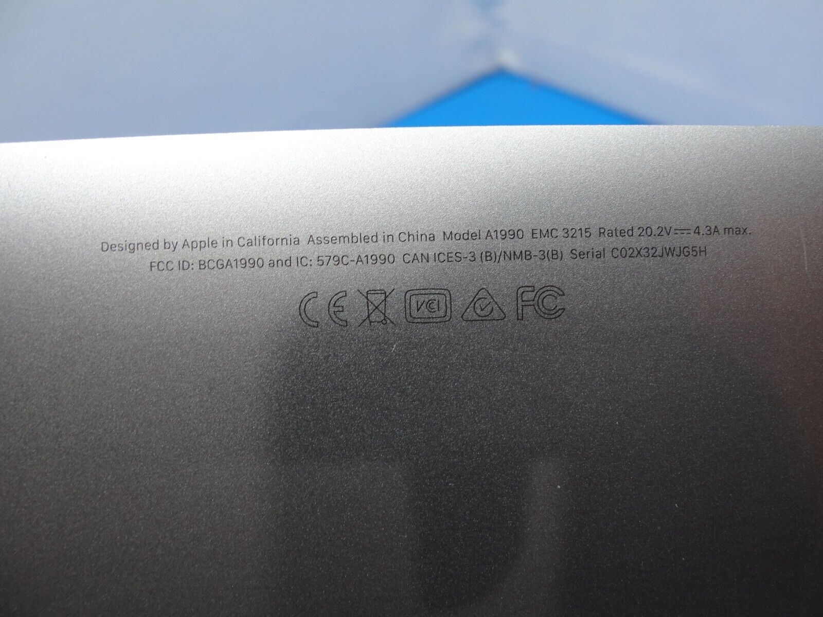 MacBook Pro A1990 15