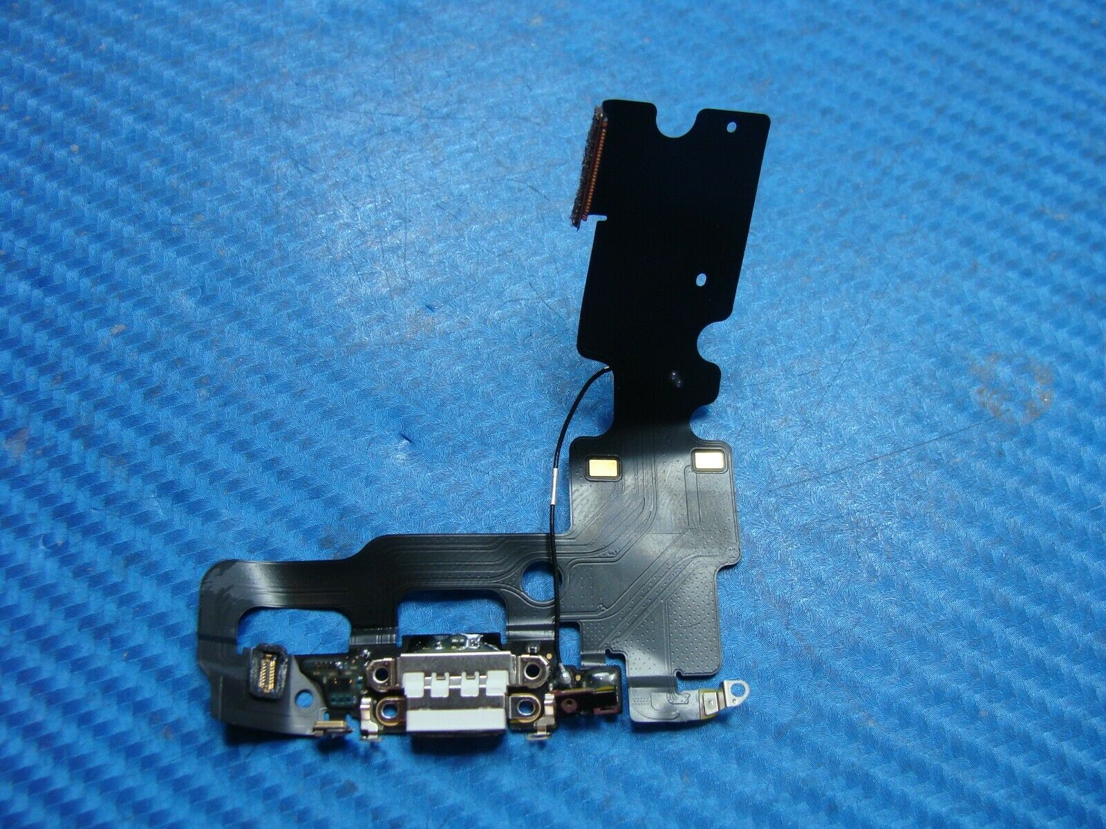 iPhone 7 A1778 MN9W2LL/A Late 2016 4.7