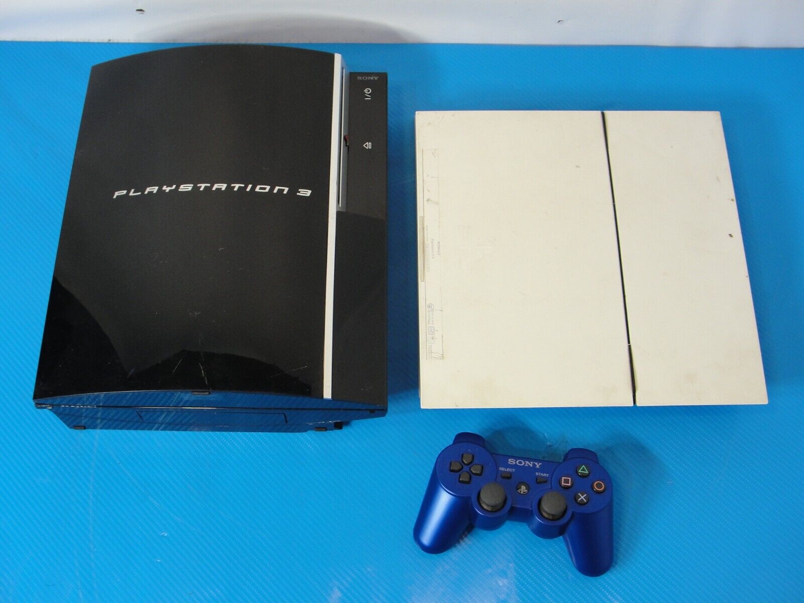 LOT of 2 PlayStation: Playstation 4 CUH-1100A, Playstation 3 CECHL01, Controller