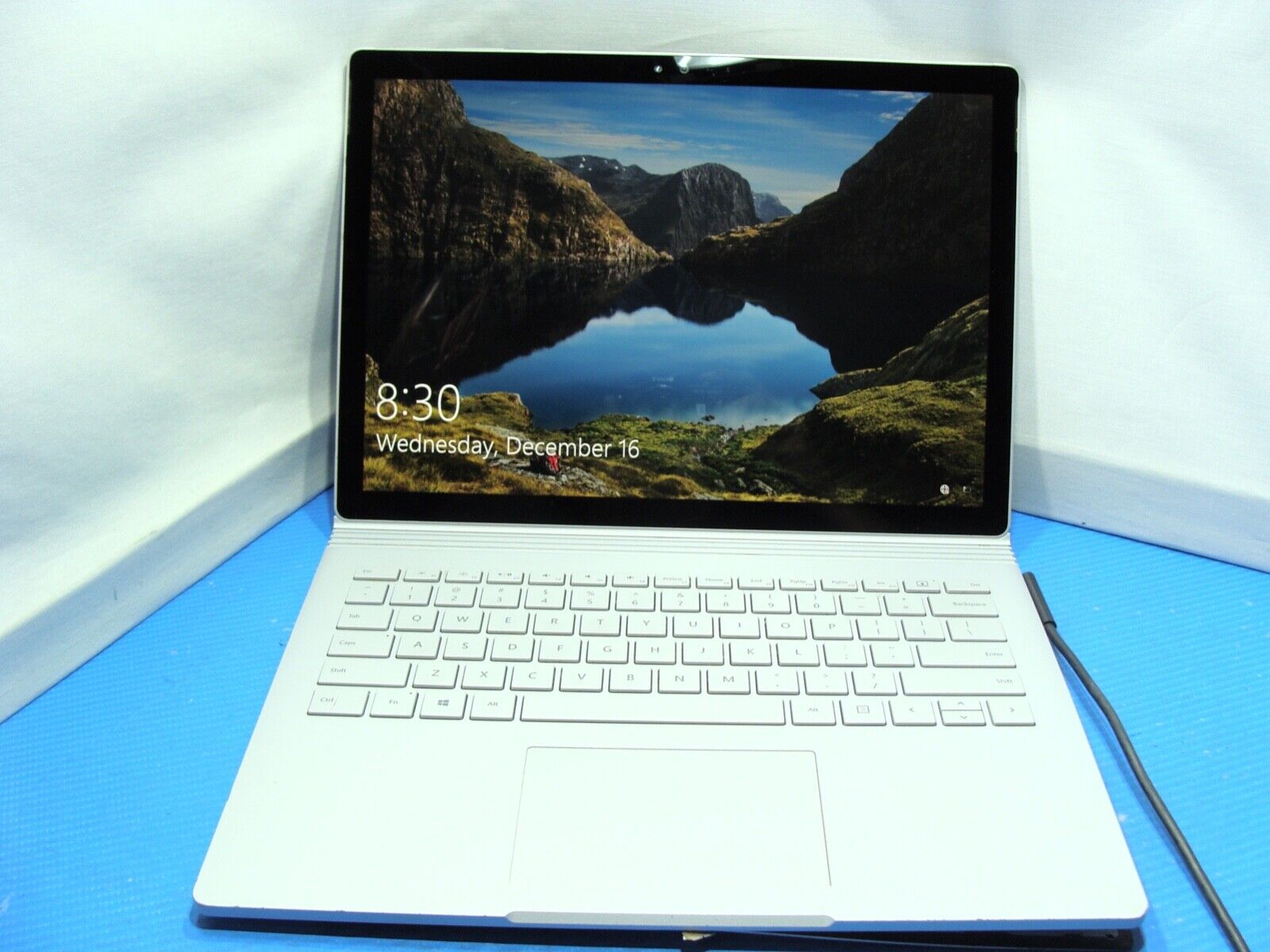 Special Deal Microsoft Surface Book Intel i7-6600U 2.6GHz 8GB RAM 256GB SSD+GPU