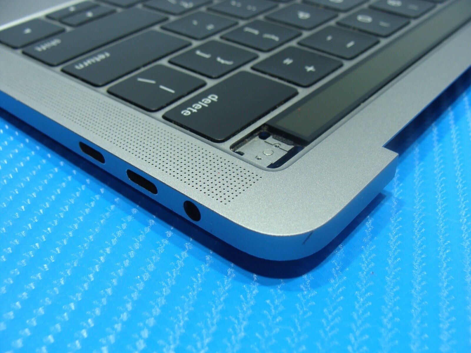 MacBook Pro A1989 13