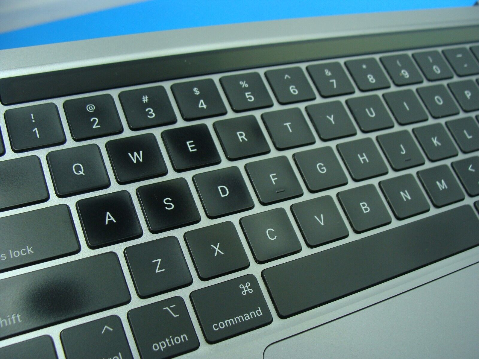 MacBook Pro A2251 2020 MWP72LL/A 13