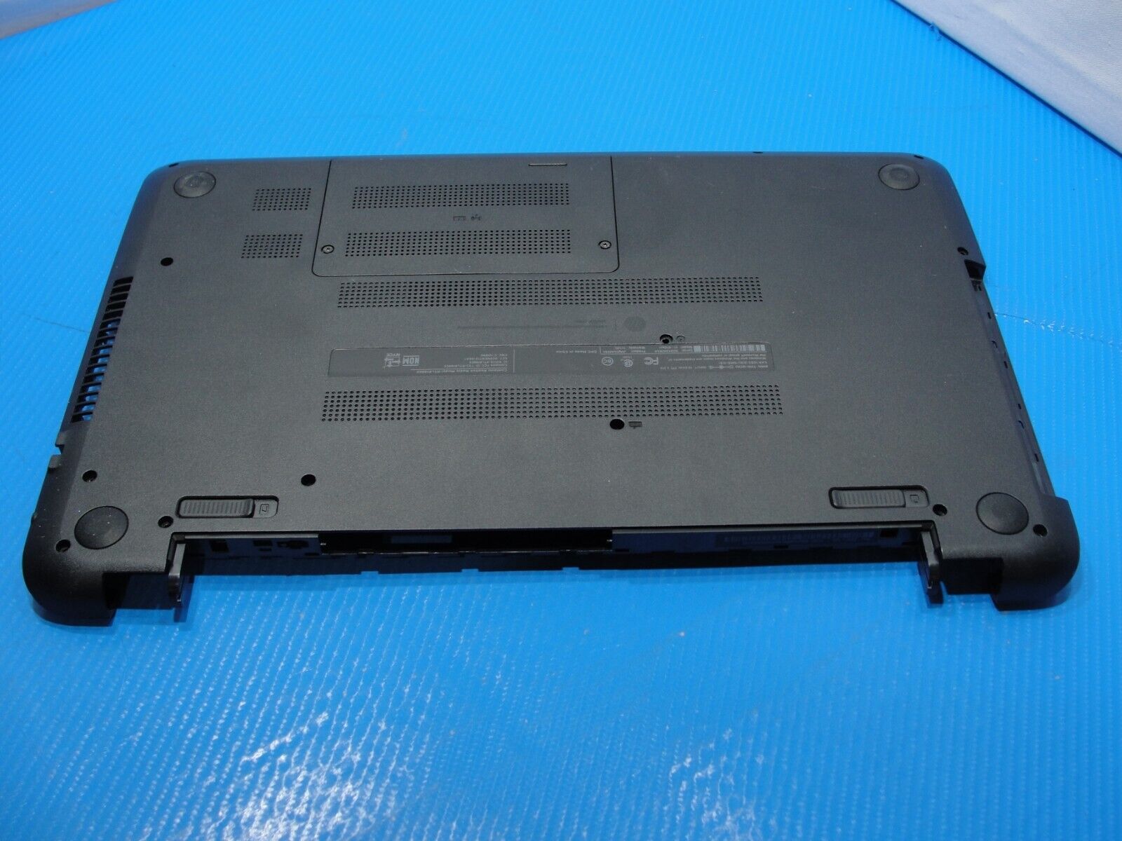HP 15-f010wm 15.6" Genuine Bottom Case w/Cover Door Speakers 33U96TP003