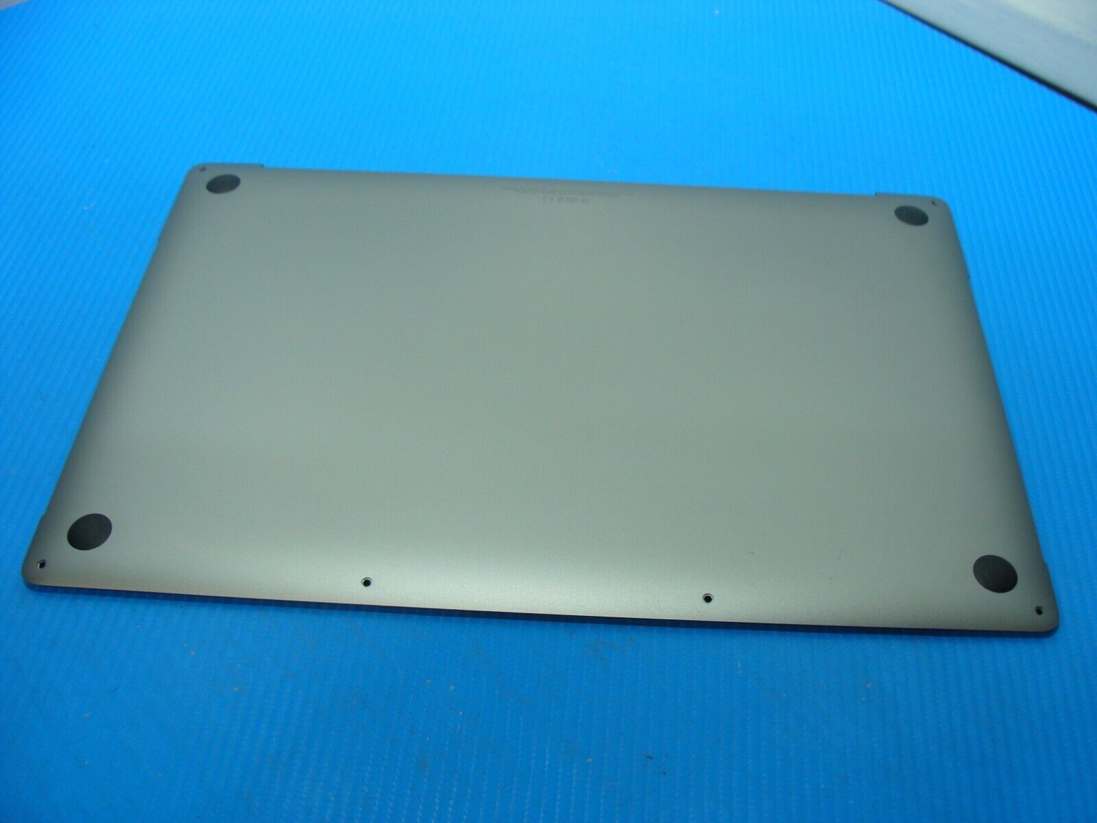 MacBook Pro A1990 15