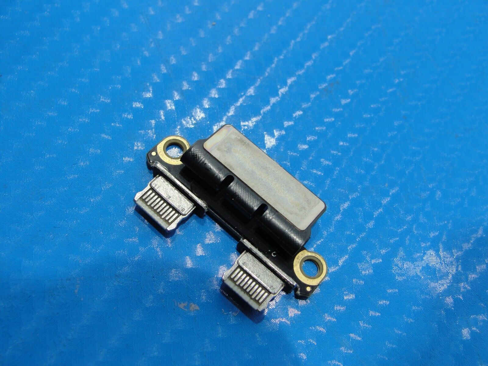 MacBook Pro A2289 13