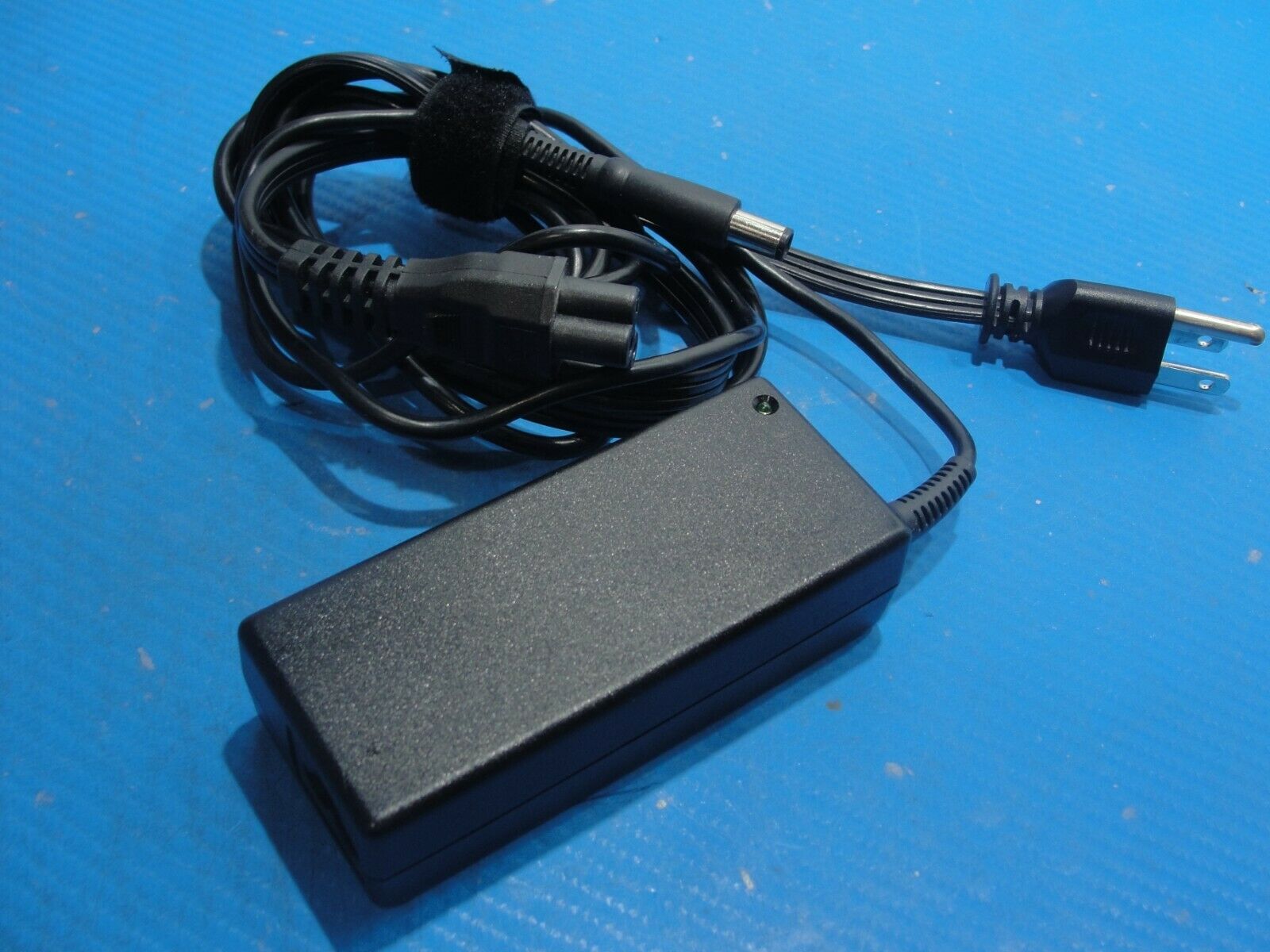 Genuine Dell AC Adapter Power Charger 19.5V 3.34A 65W 0N6M8J DA65NM111-00 