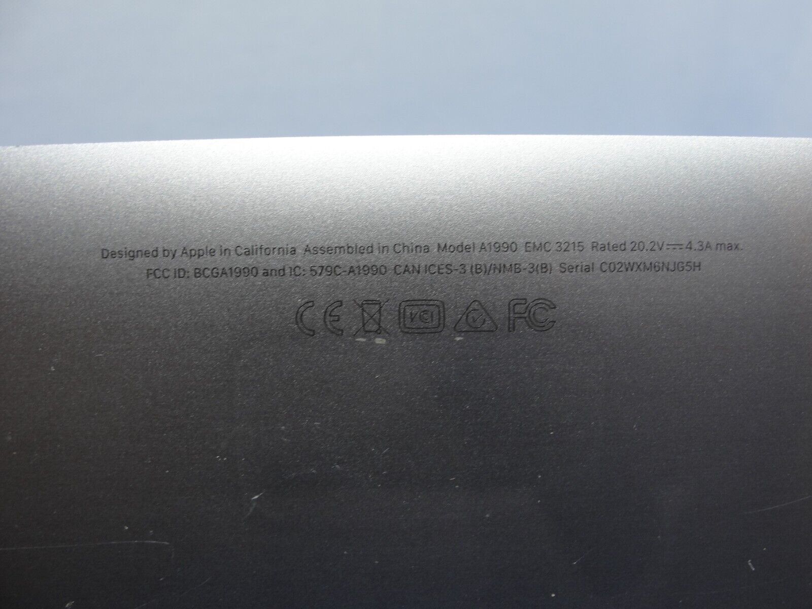 MacBook Pro A1990 15