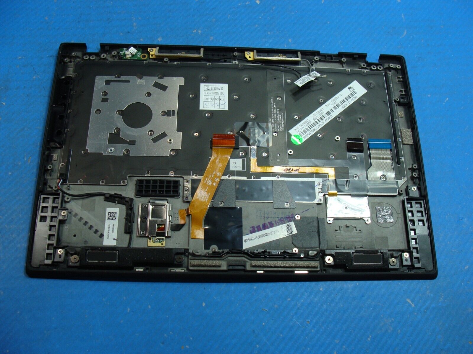 Lenovo ThinkPad X1 Carbon 5th Gen 14 Palmrest w/Touchpad Keyboard AM12S000500