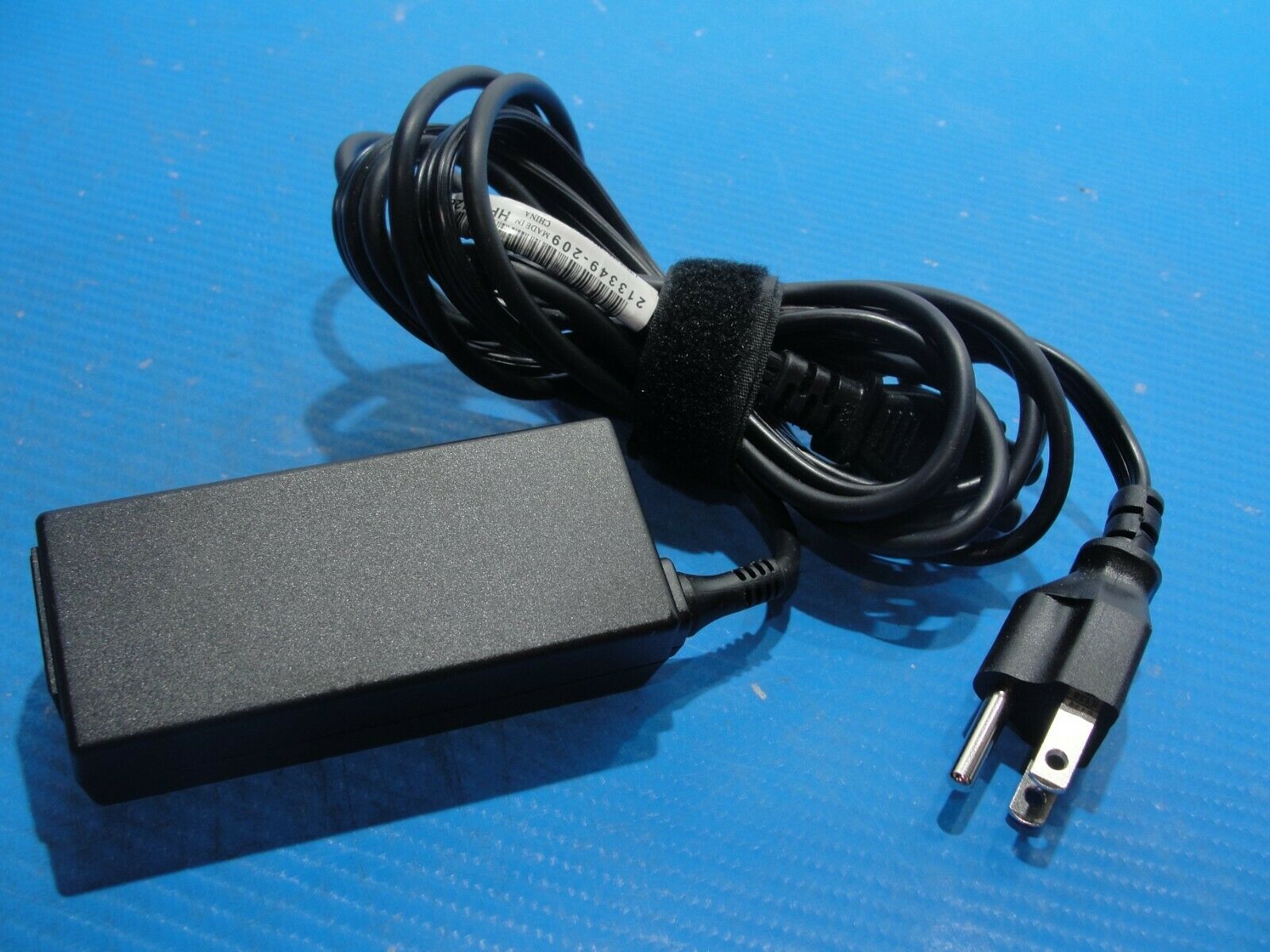 Genuine HP AC Adapter Power Charger 19.5V 2.31A 45W 741727-001 