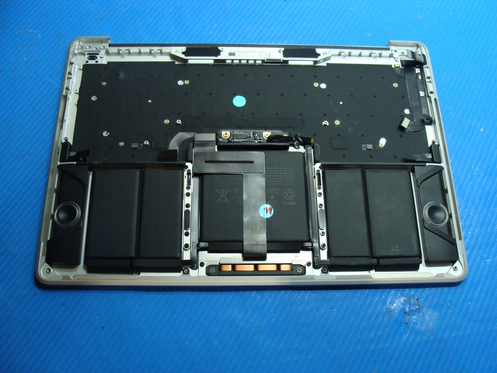 MacBook Pro 13” A1706 Mid 2017 MPXV2LL/A Top Case w/Battery Keyboard 661-07951