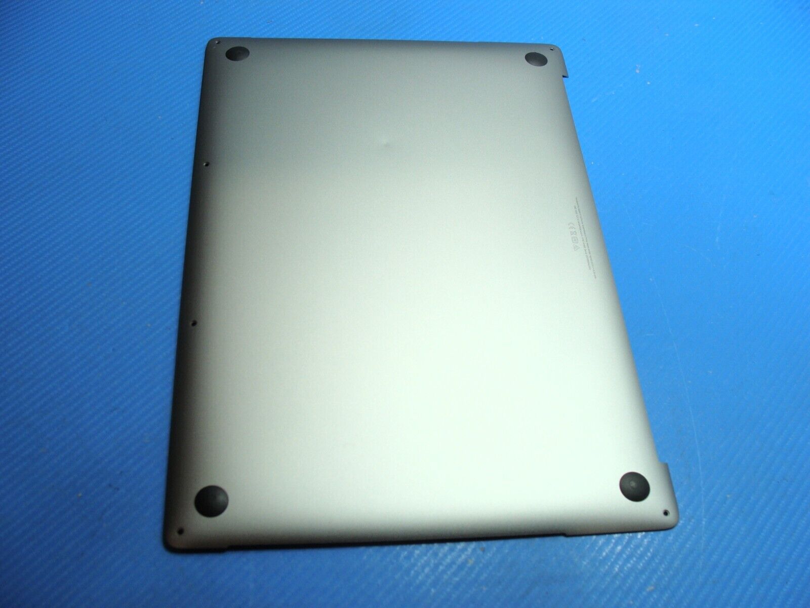 MacBook Pro A1990 15