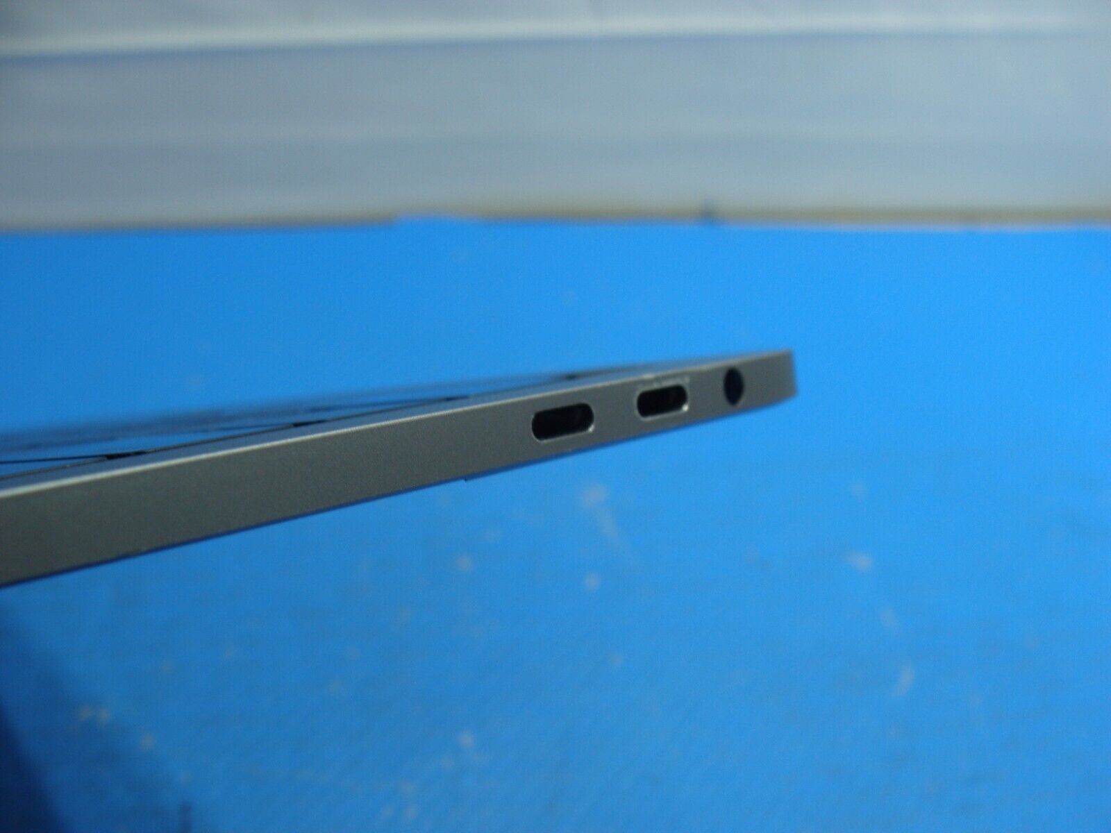 MacBook Pro A1706 13 2016 MNQF2LL/A Top Case w/Battery Space Gray 661-05333