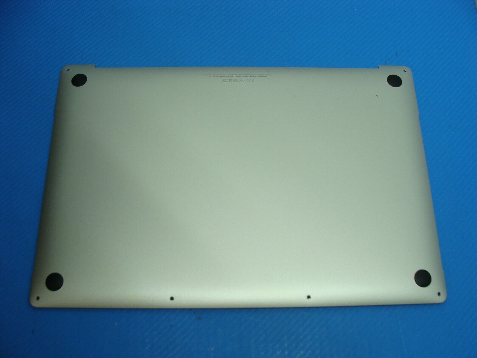 MacBook Pro A1707 15 Mid 2017 MPTU2LL/A Bottom Case Silver 923-01788