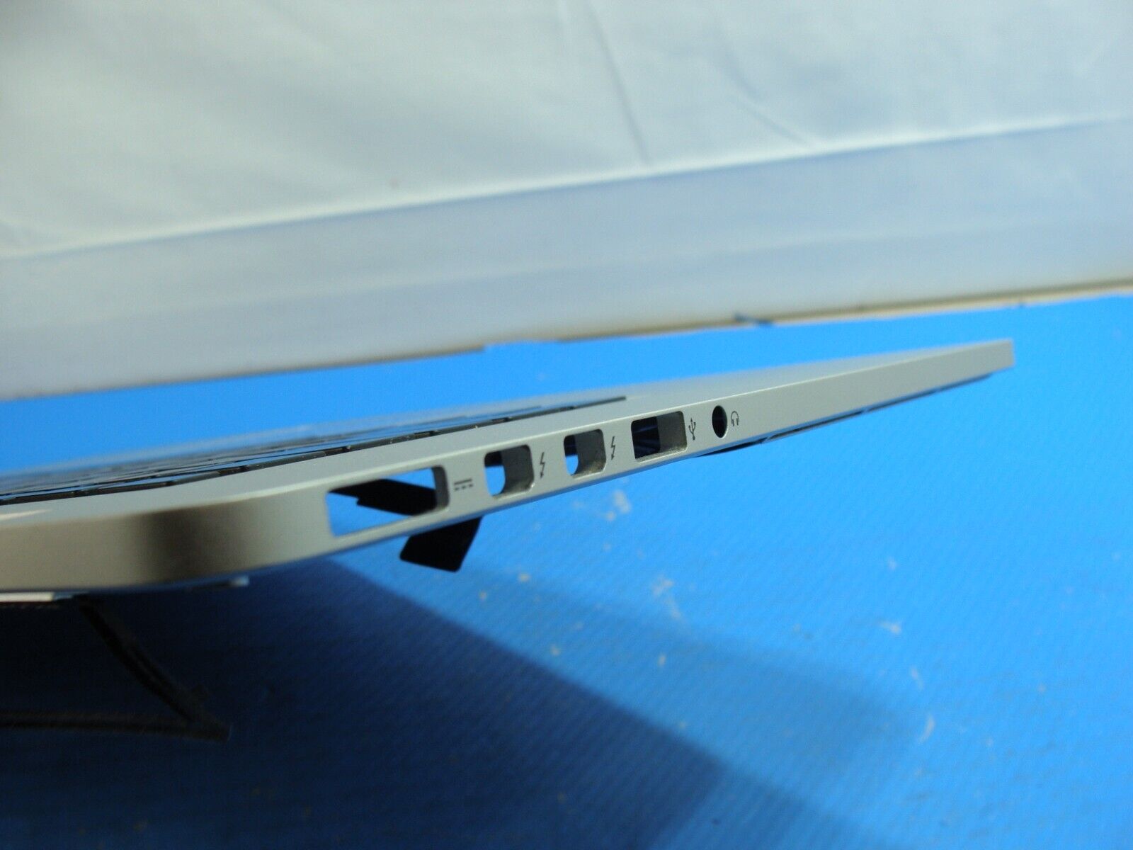 MacBook Pro A1398 15 Mid 2015 MJLQ2LL/A Top Case w/Battery Silver 661-02536