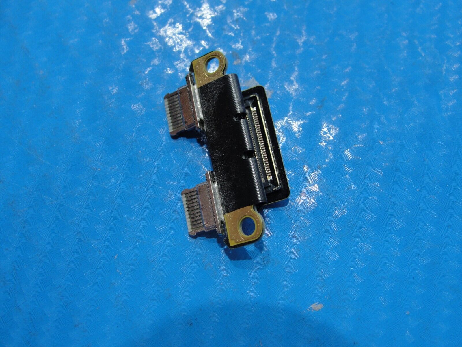 MacBook Pro A1990 15