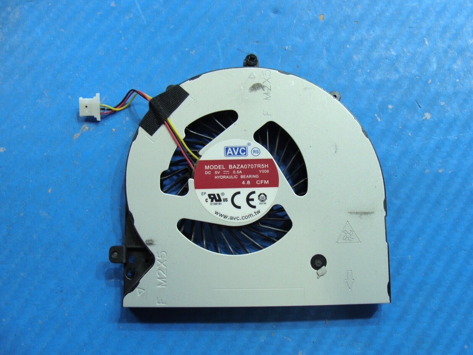 Dell Latitude 3570 15.6 Genuine CPU Cooling Fan M4J5V 023.1003W.0001