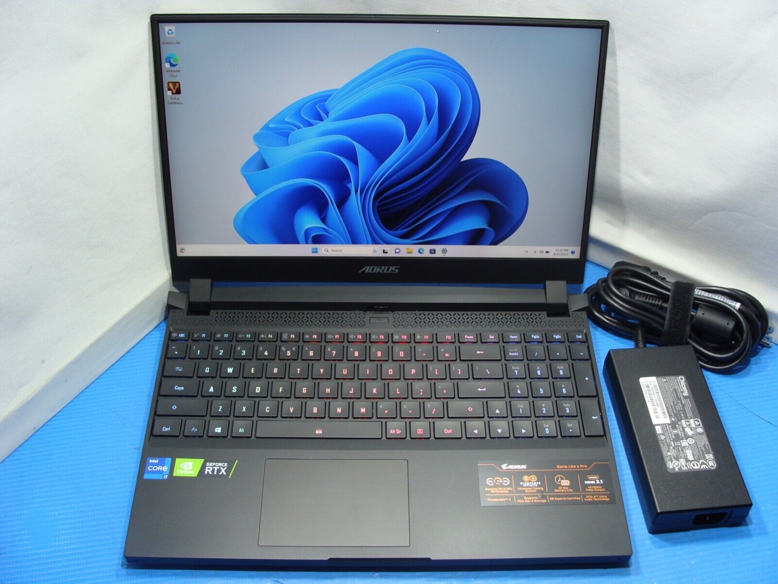240Hz GIGABYTE AORUS Gaming Laptop 16 4K 1TB M.2 SSD i7-11800H 32GB RTX 3080 8GB