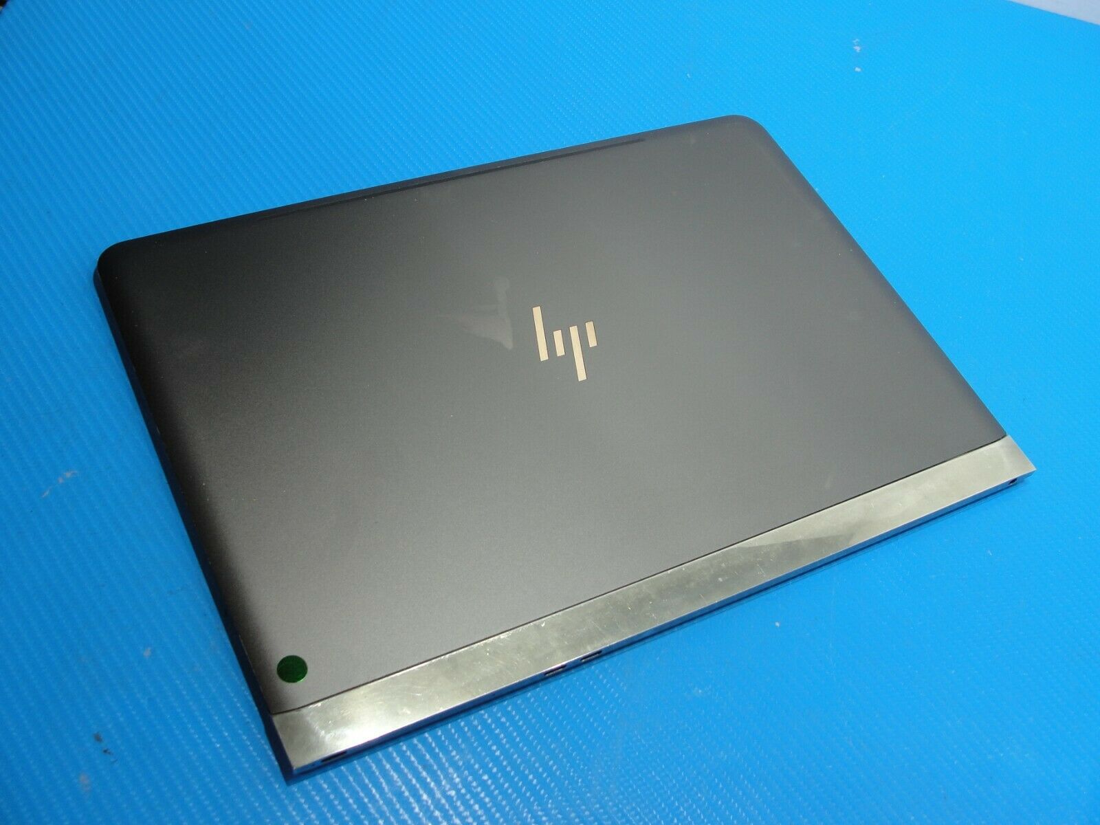 HP Spectre 13-v011dx 13.3