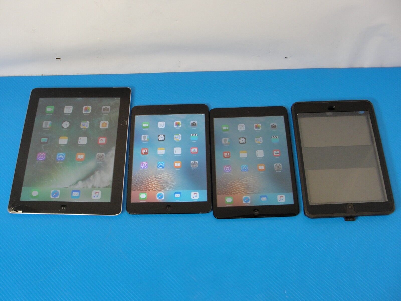 LOT of 3 iPads iPad 4th Gen 32GB Wi-Fi 4G Unlocked iPad Mini 32GB iPad Mini 16GB