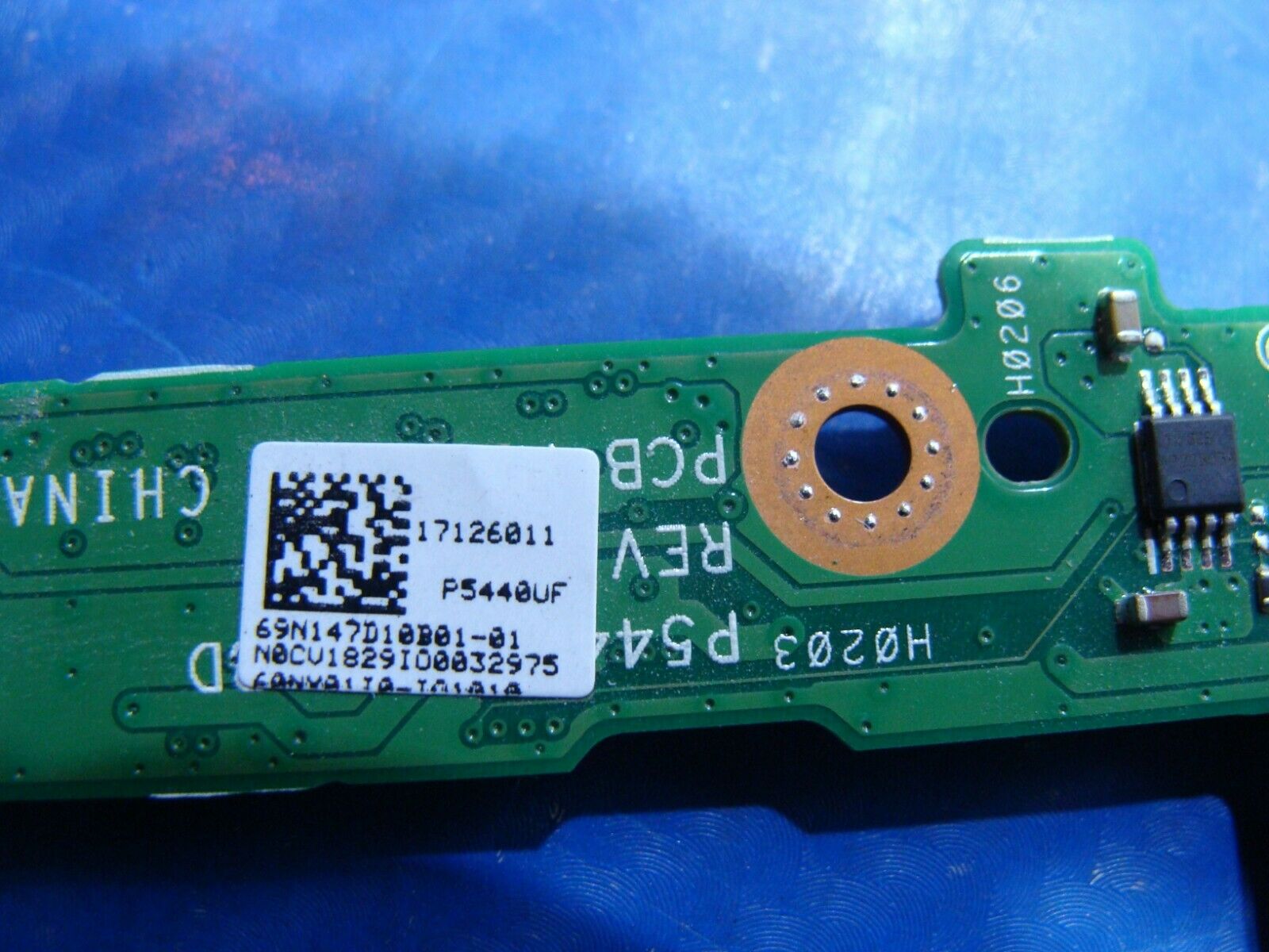 Asus P5440UF-XB74 14