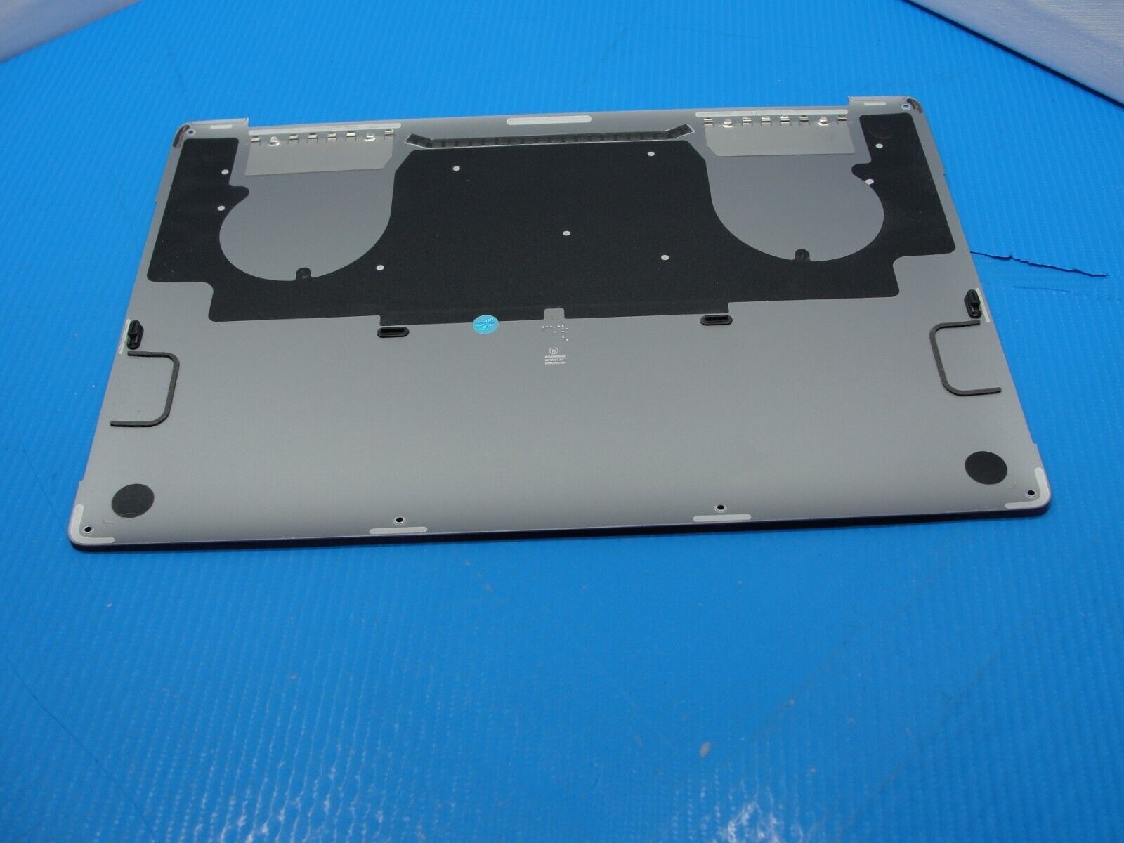 MacBook Pro A1990 15