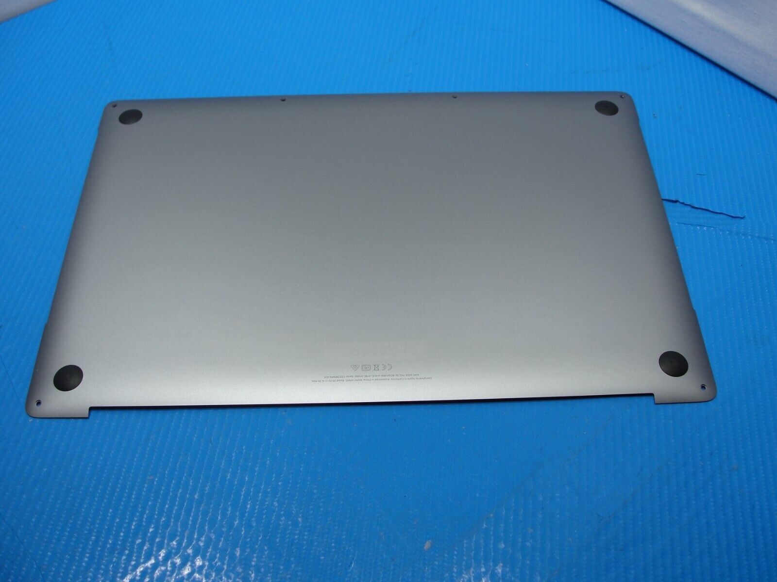 MacBook Pro A1990 15