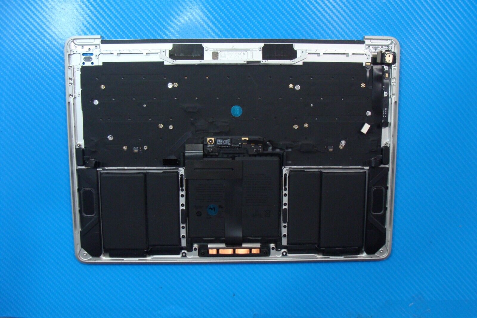 MacBook Pro 13 A1989 2018 MR9U2LL MR9V2LL Top Case w/Battery Silver 661-10361