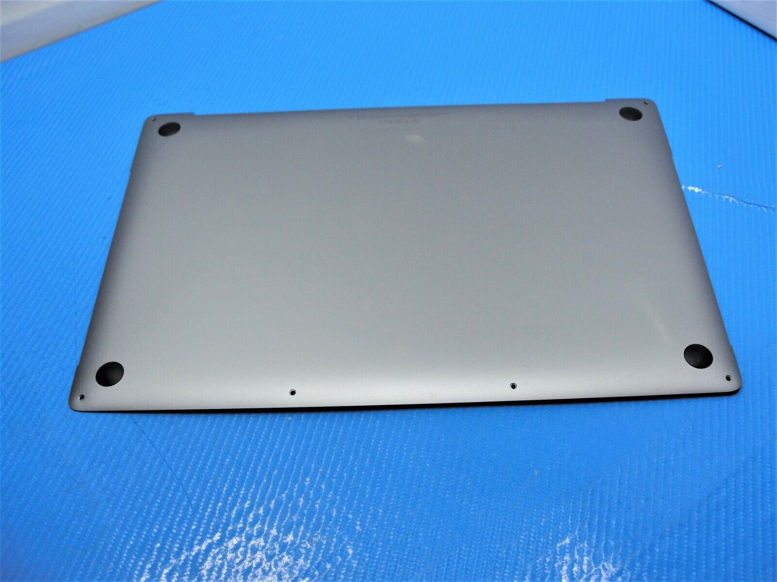 MacBook Pro A1990 15