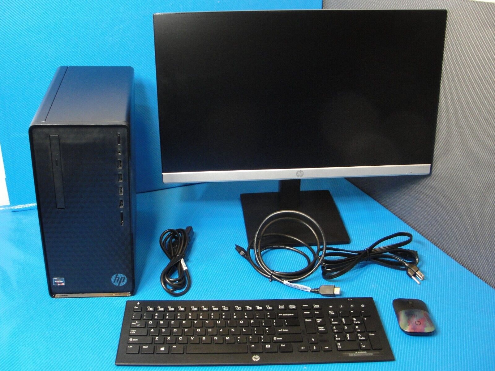 HP Desktop PC (M01-F0033w) RYZEN 3, 8GB, 1 TB w/ 24
